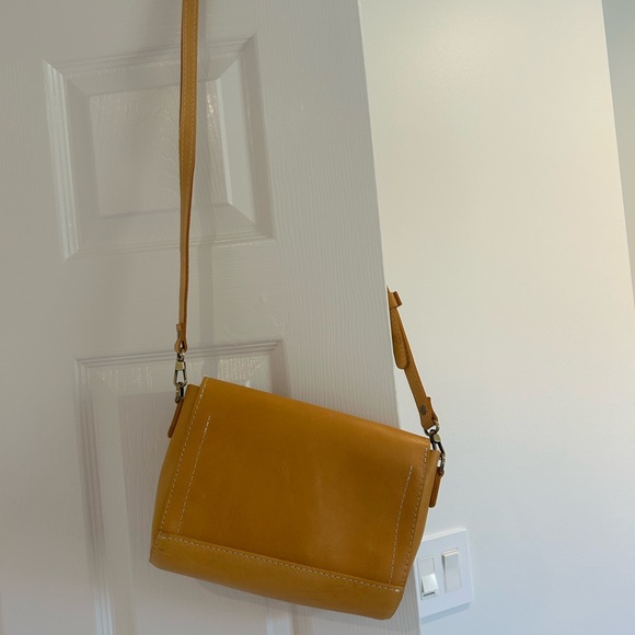 Portland leather metro crossbody - Picture 3 of 4